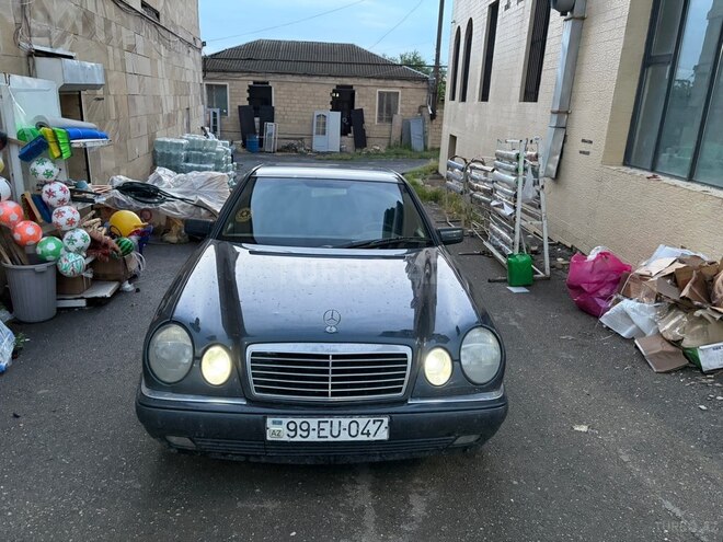 Mercedes E 220-1