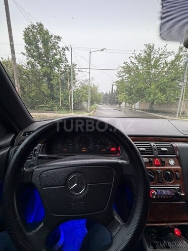 Mercedes E 220-6