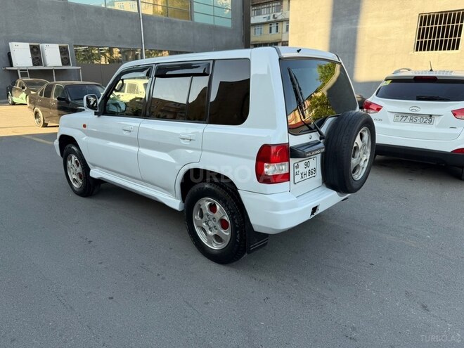 Mitsubishi Pajero io-8