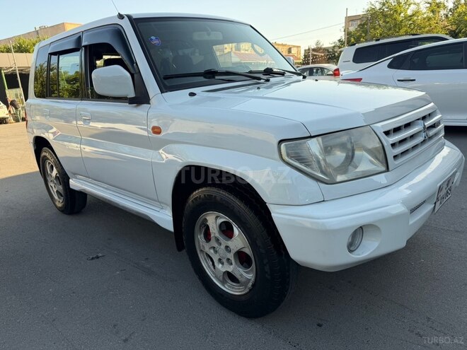 Mitsubishi Pajero io-5