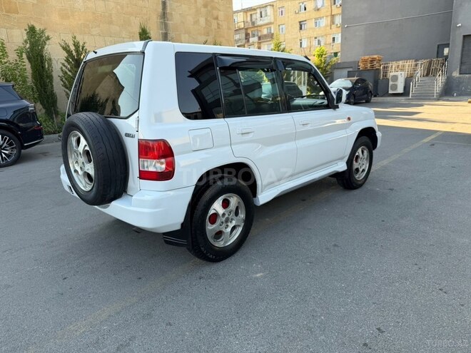 Mitsubishi Pajero io-9