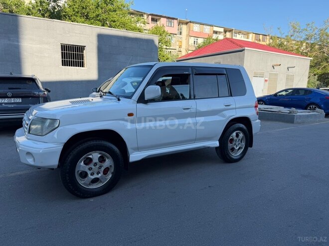 Mitsubishi Pajero io-13