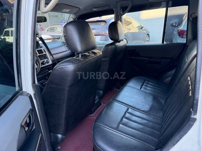Mitsubishi Pajero io-17
