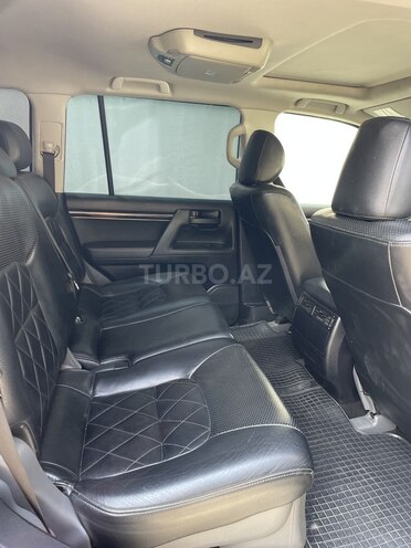 Toyota Land Cruiser-9