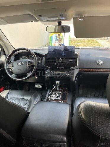 Toyota Land Cruiser-6