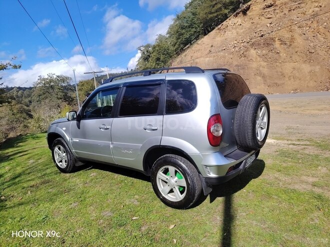 Chevrolet Niva-4