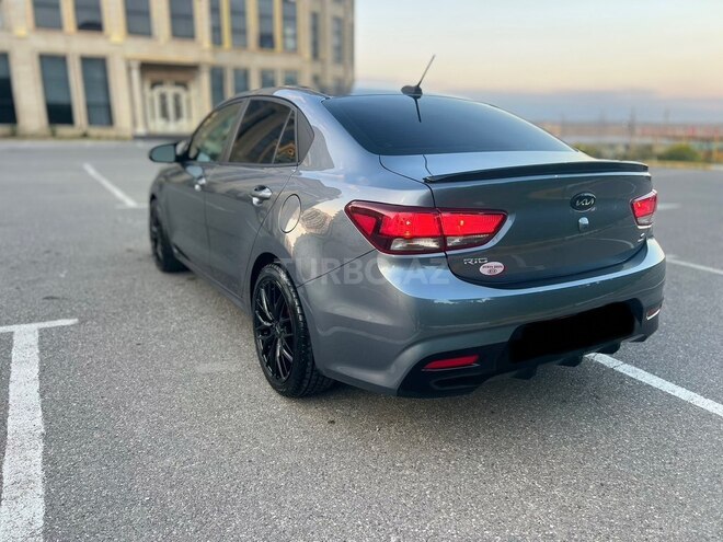 Kia Rio-5