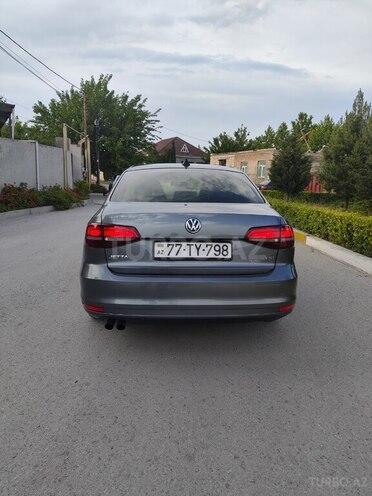 Volkswagen Jetta-5