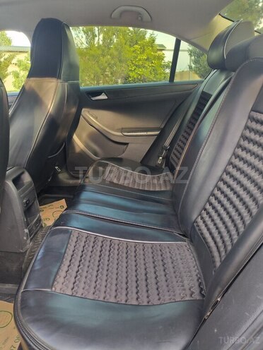 Volkswagen Jetta-9