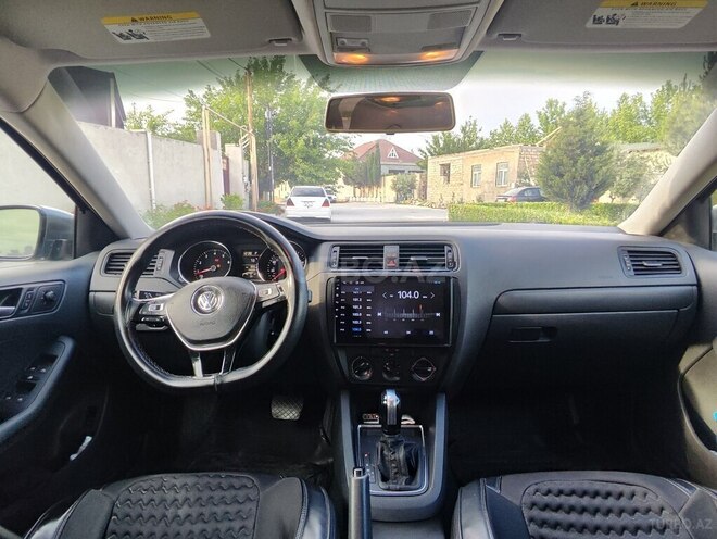 Volkswagen Jetta-8