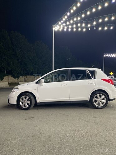 Nissan Tiida-4
