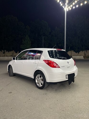 Nissan Tiida-5