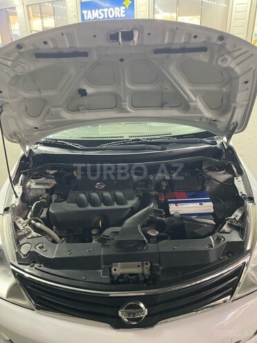 Nissan Tiida-14