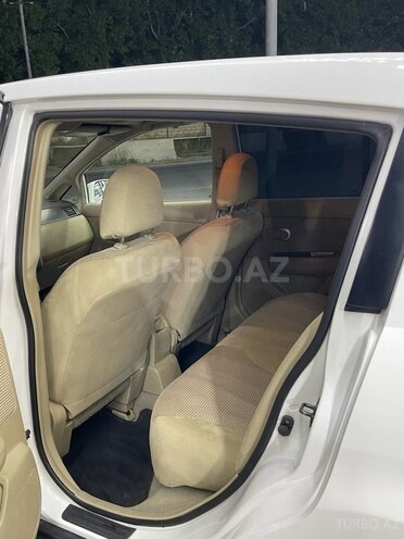 Nissan Tiida-10
