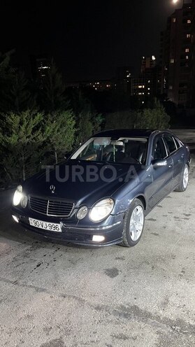 Mercedes E 270-1