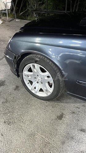 Mercedes E 270-3