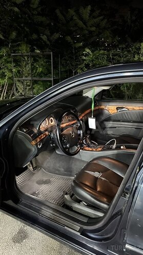 Mercedes E 270-7