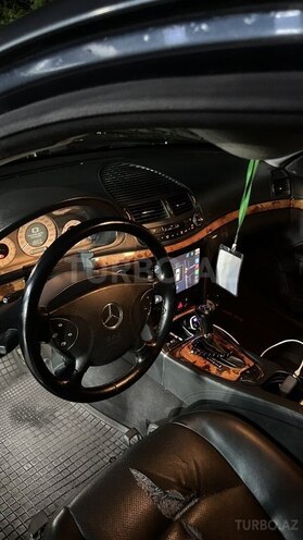 Mercedes E 270-8