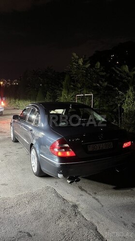 Mercedes E 270-9
