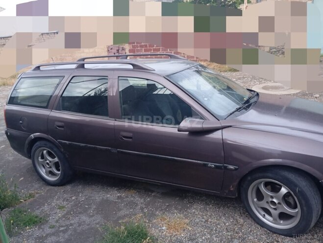 Opel Vectra-4