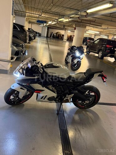 CFMOTO 675 SR-R-1