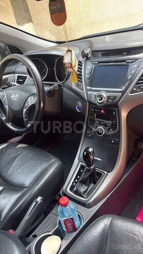 Hyundai Elantra-3