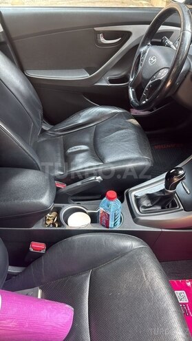 Hyundai Elantra-4