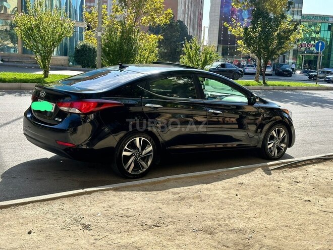 Hyundai Elantra-8
