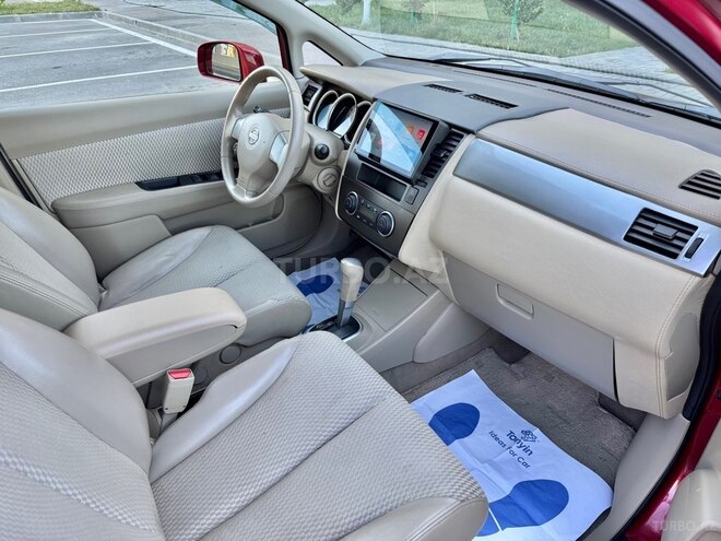 Nissan Tiida-12
