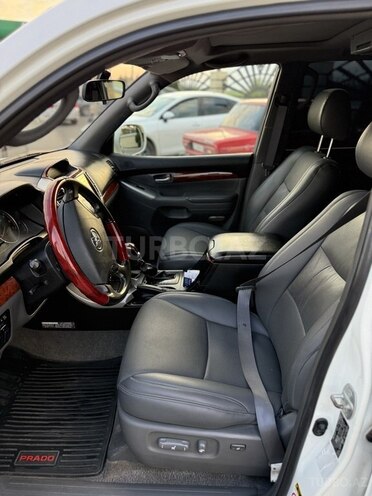 Toyota Land Cruiser Prado-4