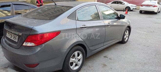 Hyundai Accent-4