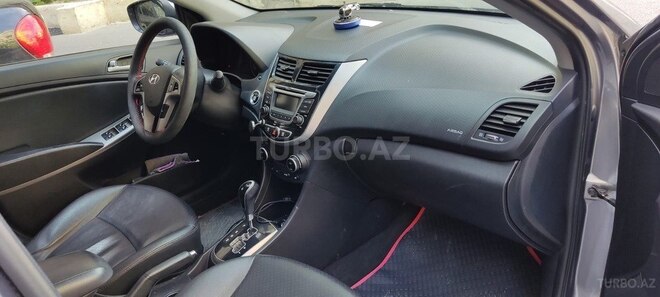 Hyundai Accent-10