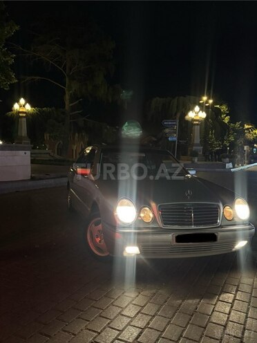 Mercedes E 240-2
