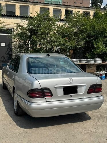 Mercedes E 240-7