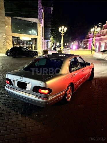 Mercedes E 240-5