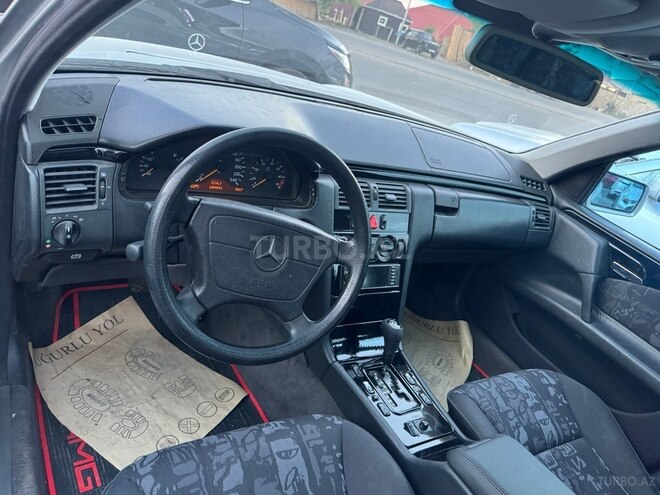 Mercedes E 240-8