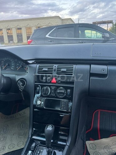 Mercedes E 240-10