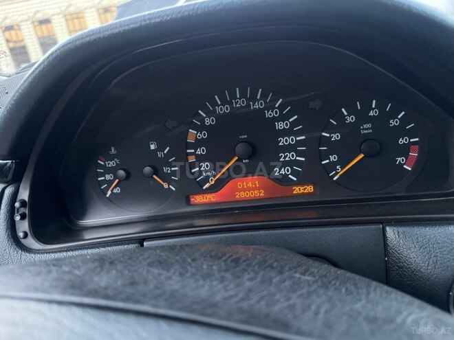 Mercedes E 240-14