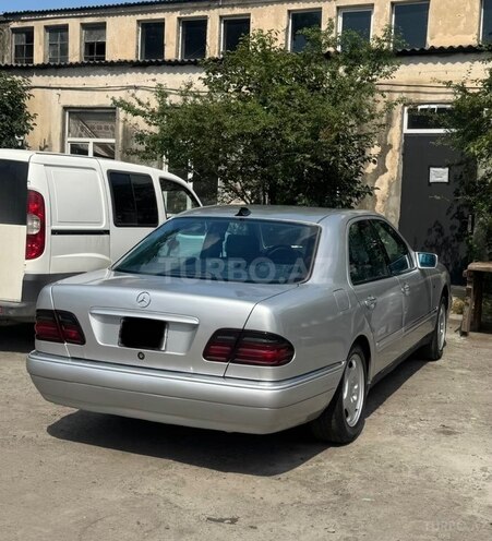 Mercedes E 240-6