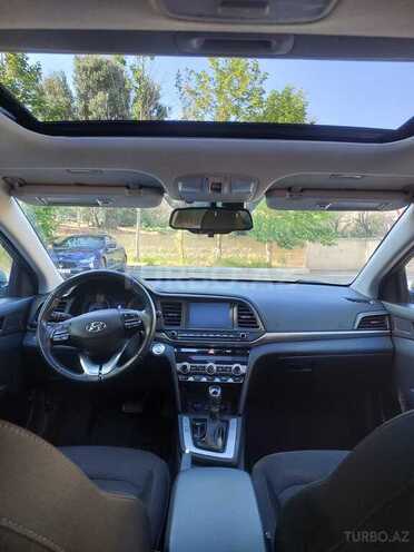 Hyundai Elantra-3