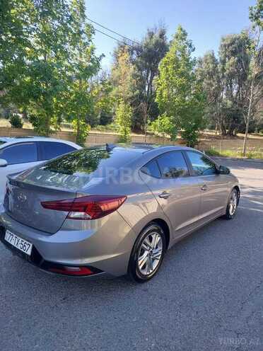 Hyundai Elantra-6