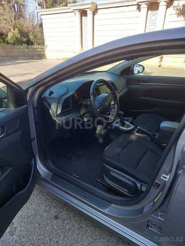 Hyundai Elantra-8