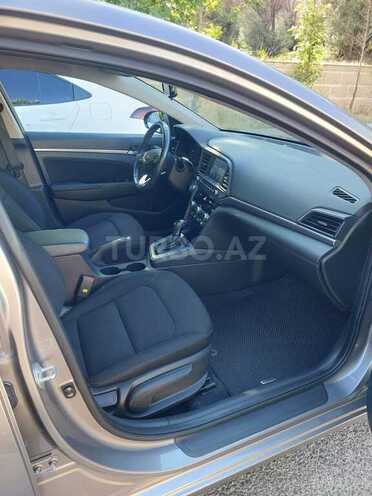 Hyundai Elantra-10