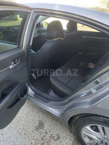 Hyundai Elantra-9