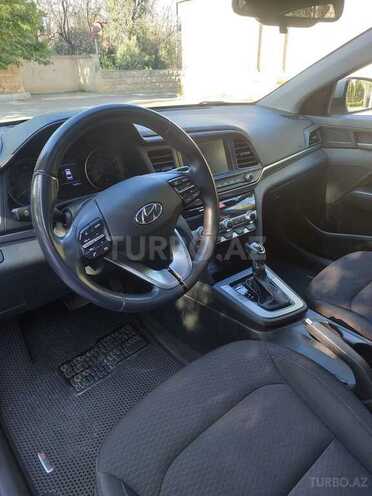 Hyundai Elantra-12