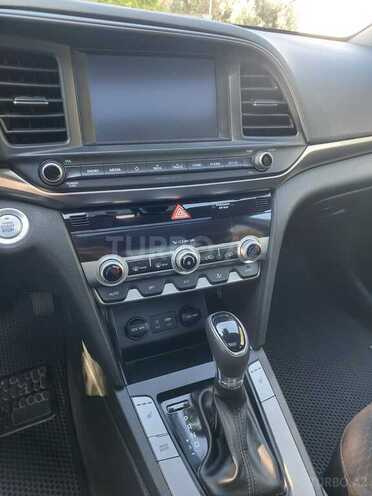 Hyundai Elantra-14