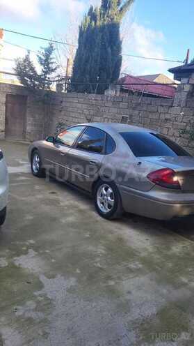 Ford Taurus-3