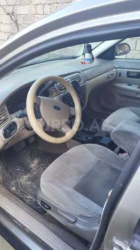 Ford Taurus-4