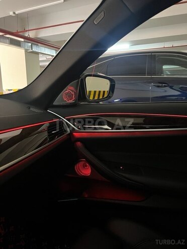 BMW 530e-11