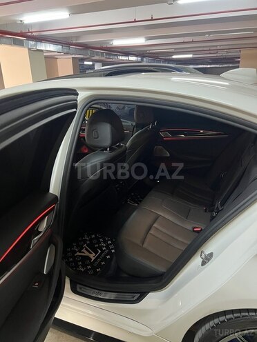 BMW 530e-13